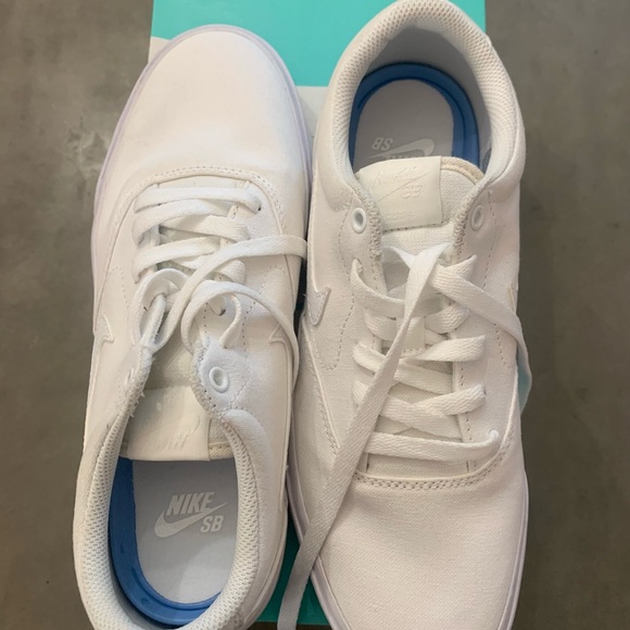 NWT/NIB Nike SB Charge Canvas Triple White Sneakers/Skate Shoes - Picture 3 of 9